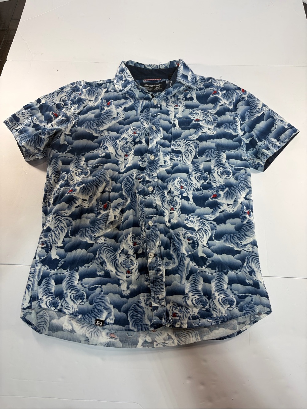 RJC-X03-STREET Tiger & Cloud Graphic Button Down Shirt M